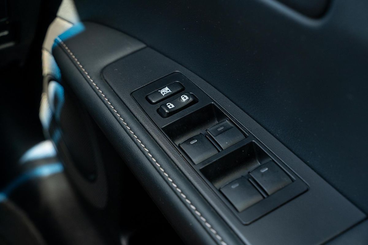 2015 Lexus ES ES300h Luxury AVV60R