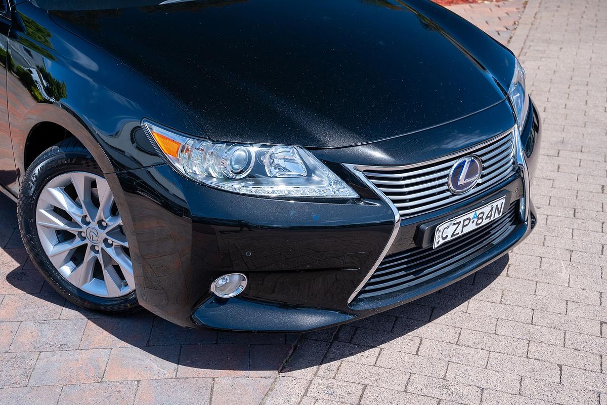 2015 Lexus ES ES300h Luxury AVV60R