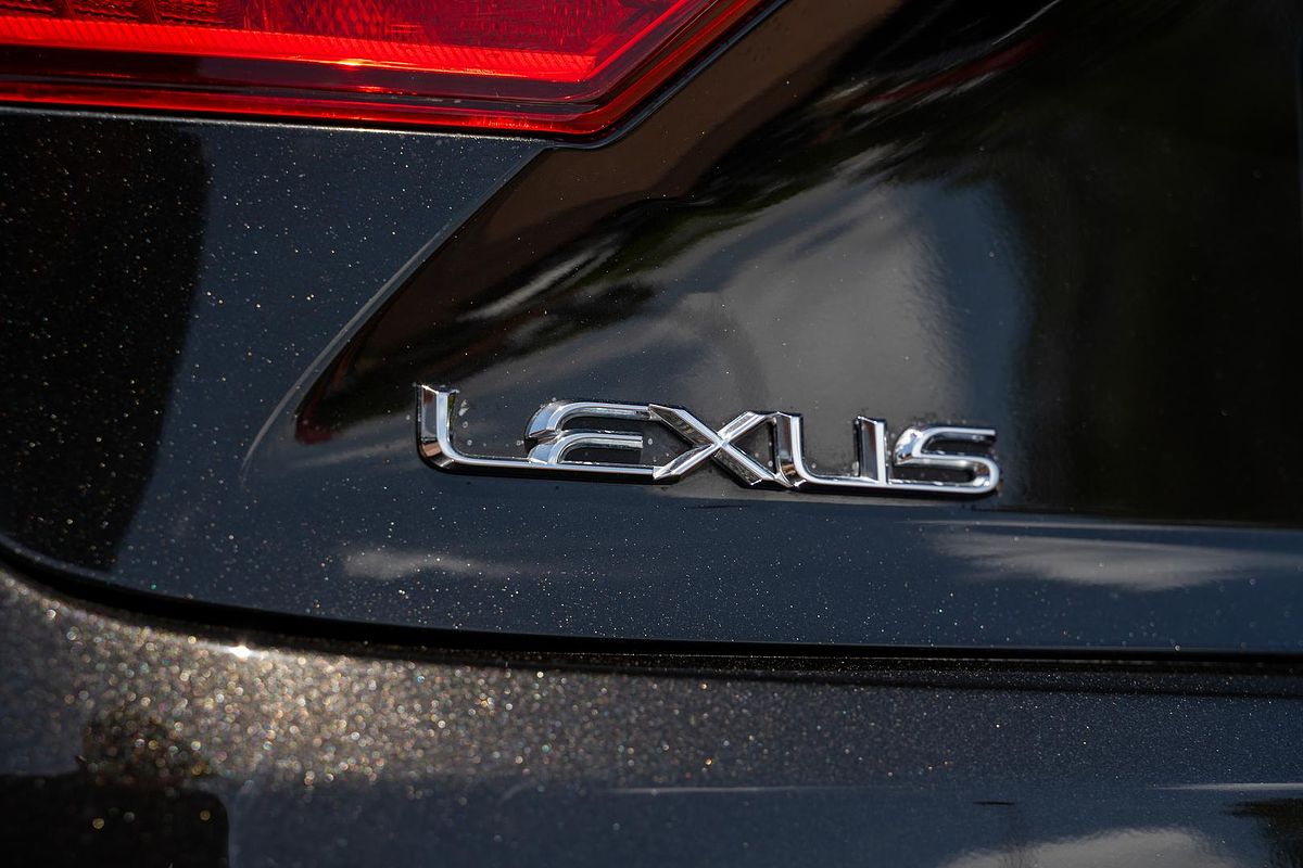 2015 Lexus ES ES300h Luxury AVV60R