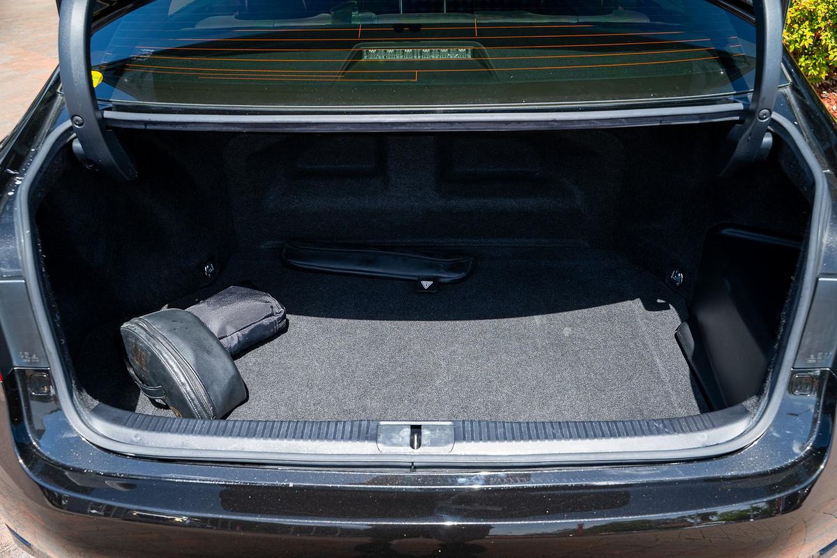 2015 Lexus ES ES300h Luxury AVV60R