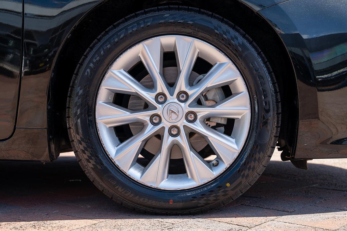 2015 Lexus ES ES300h Luxury AVV60R