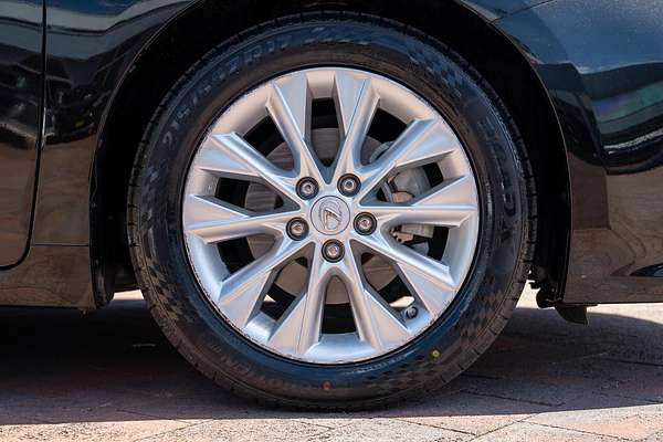 2015 Lexus ES ES300h Luxury AVV60R