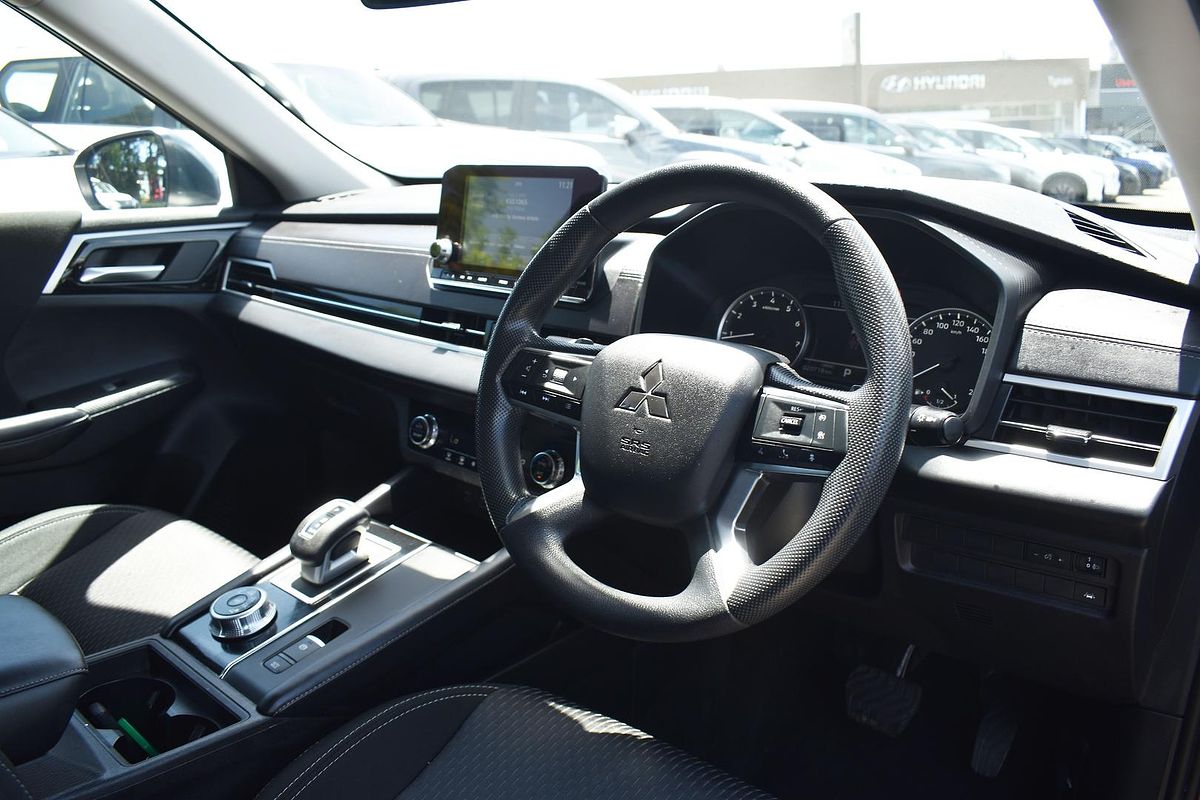 2024 Mitsubishi Outlander ES ZM