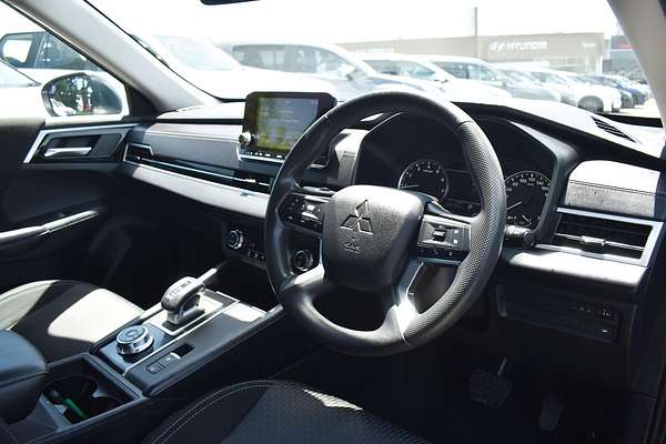 2024 Mitsubishi Outlander ES ZM