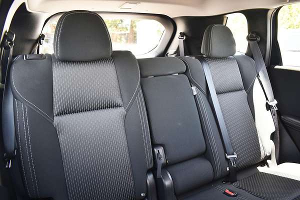 2024 Mitsubishi Outlander ES ZM