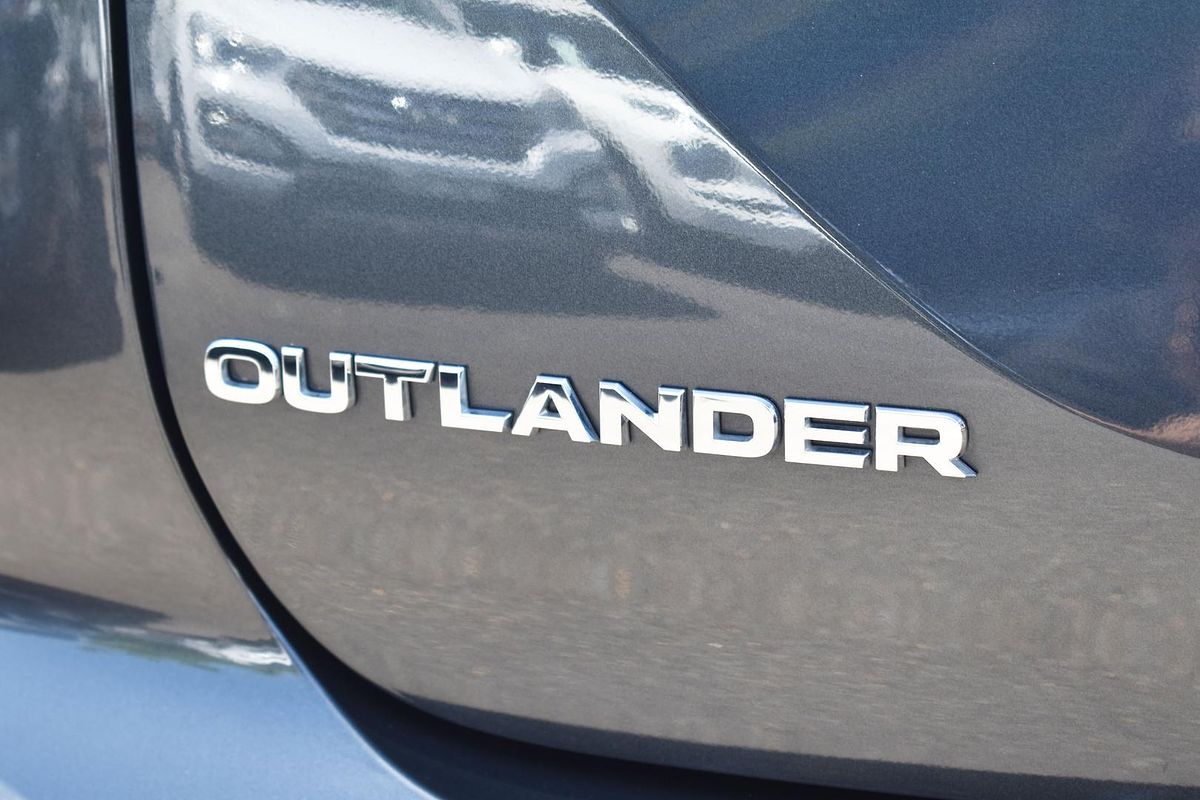 2024 Mitsubishi Outlander ES ZM