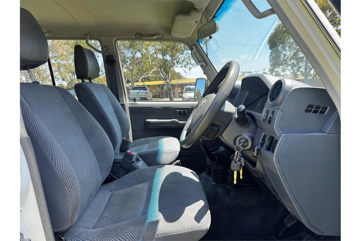 2011 Toyota Landcruiser GXL VDJ76R