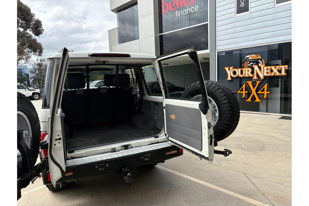 2011 Toyota Landcruiser GXL VDJ76R