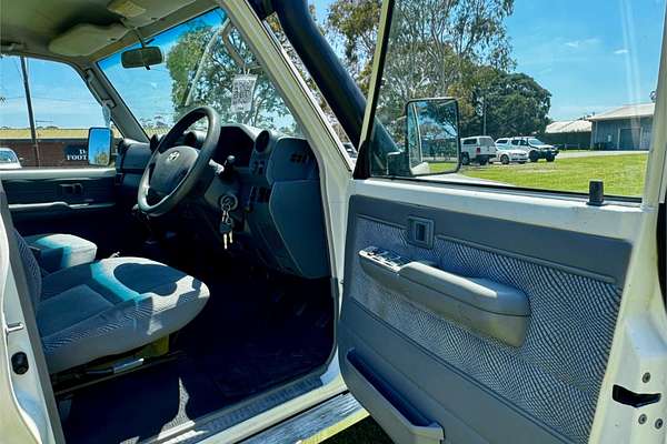 2011 Toyota Landcruiser GXL VDJ76R