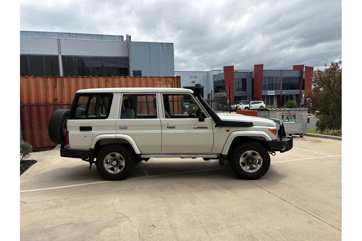2011 Toyota Landcruiser GXL VDJ76R