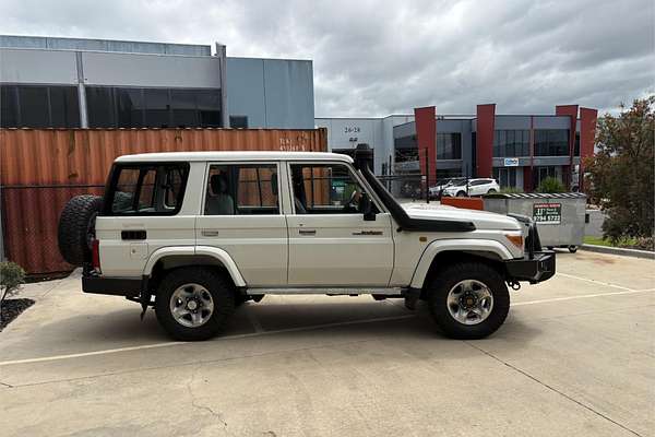 2011 Toyota Landcruiser GXL VDJ76R