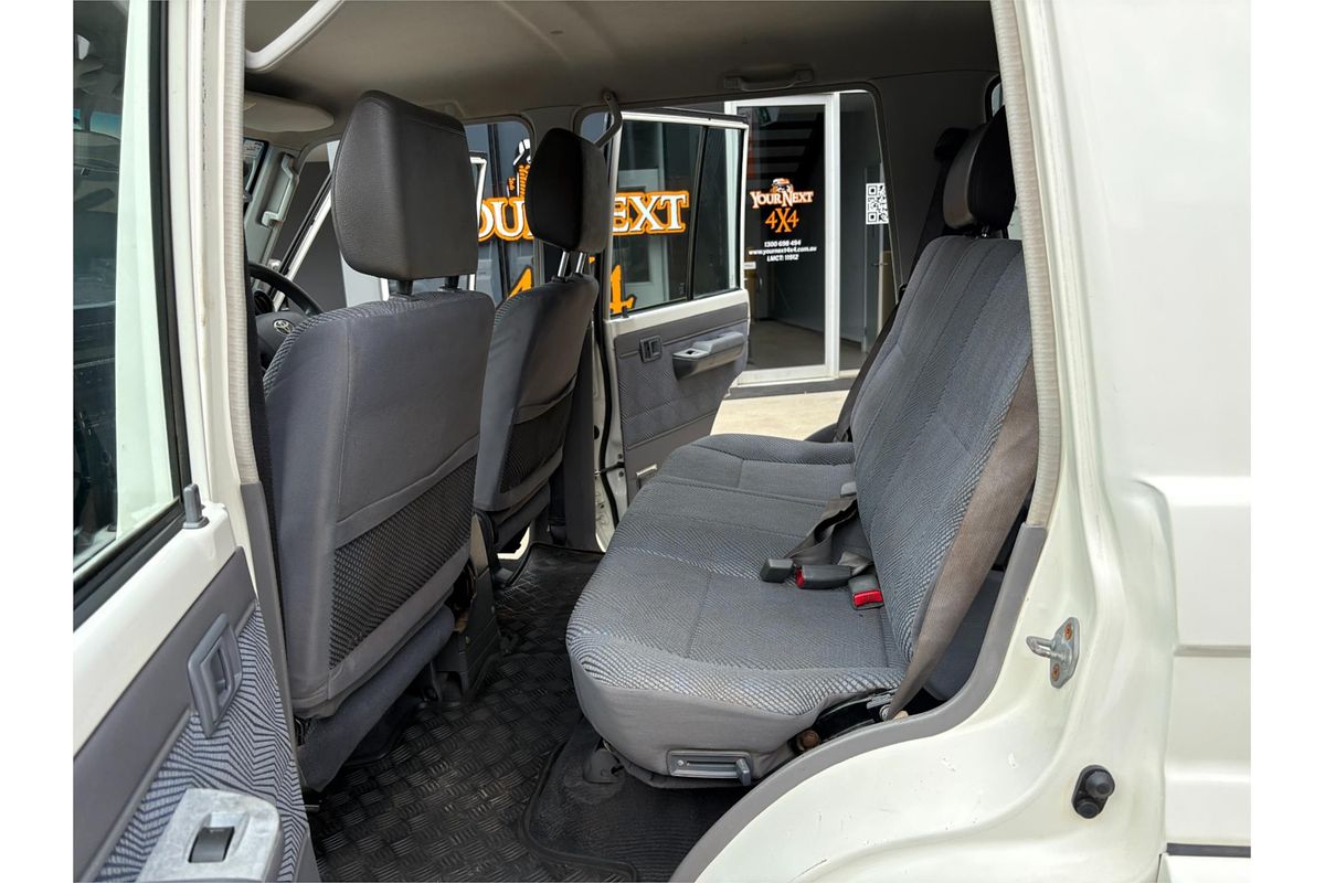 2011 Toyota Landcruiser GXL VDJ76R