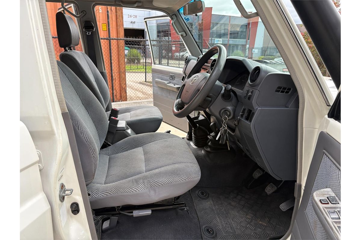 2011 Toyota Landcruiser GXL VDJ76R