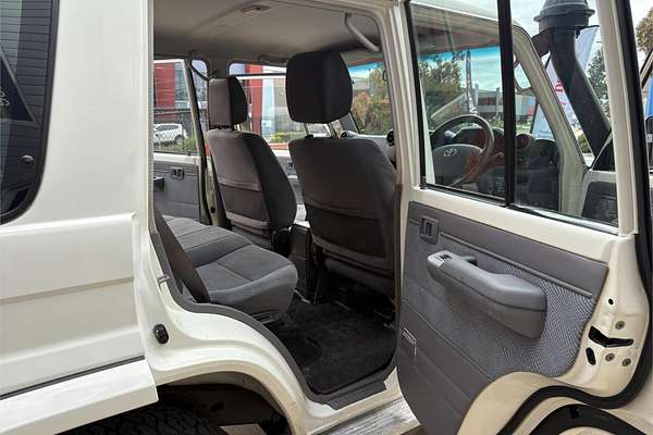 2011 Toyota Landcruiser GXL VDJ76R