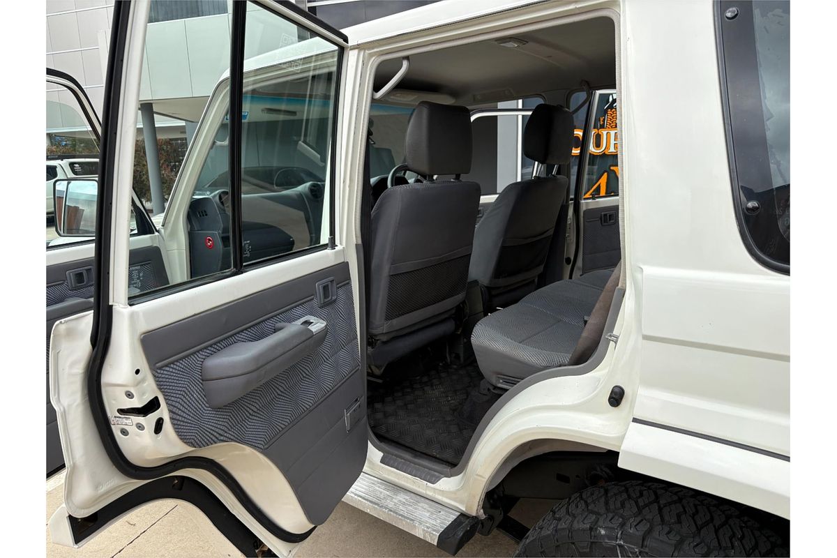 2011 Toyota Landcruiser GXL VDJ76R