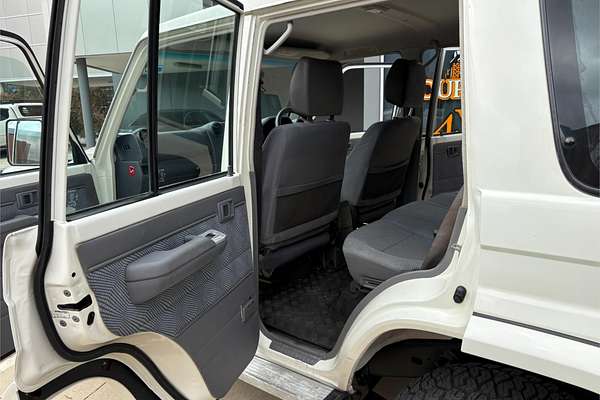 2011 Toyota Landcruiser GXL VDJ76R