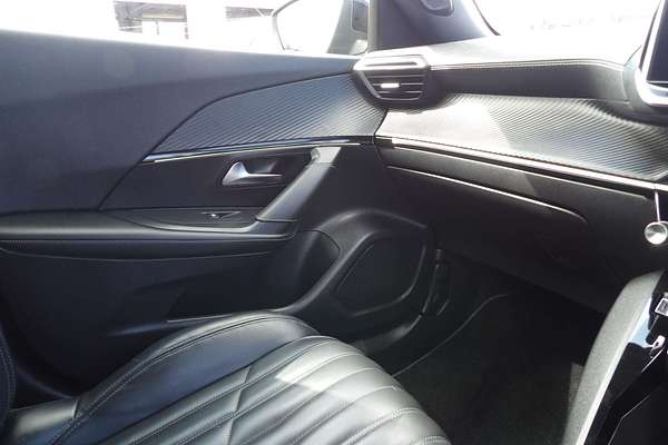 2021 Peugeot 2008 GT P24