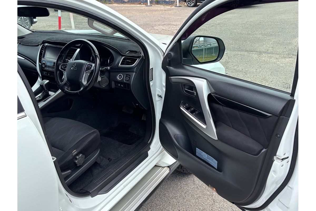 2017 Mitsubishi Pajero Sport GLX QE