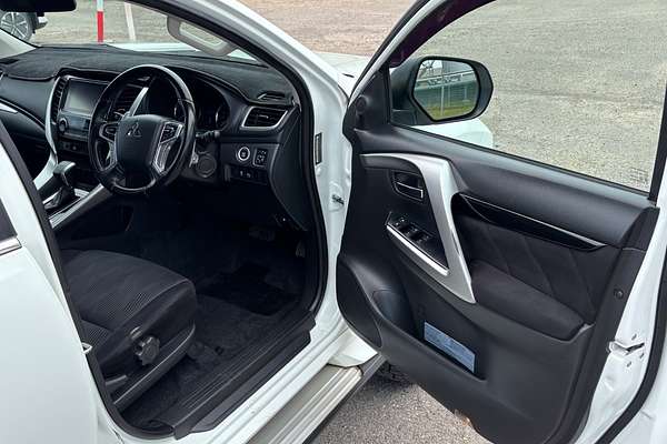 2017 Mitsubishi Pajero Sport GLX QE