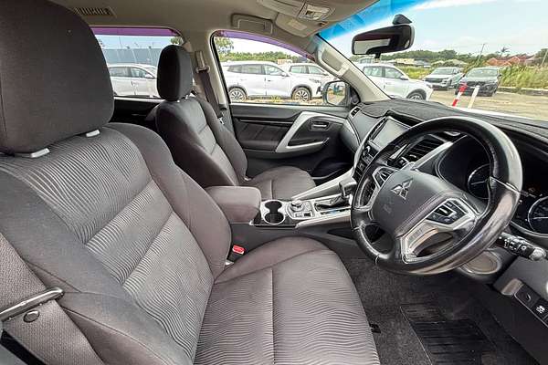 2017 Mitsubishi Pajero Sport GLX QE