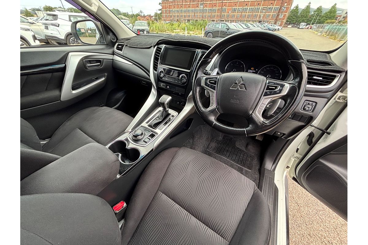 2017 Mitsubishi Pajero Sport GLX QE