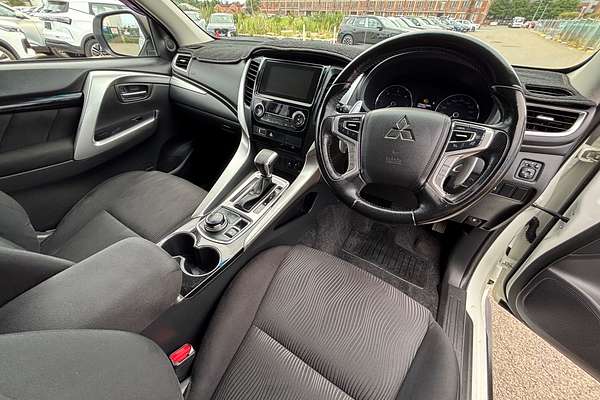 2017 Mitsubishi Pajero Sport GLX QE