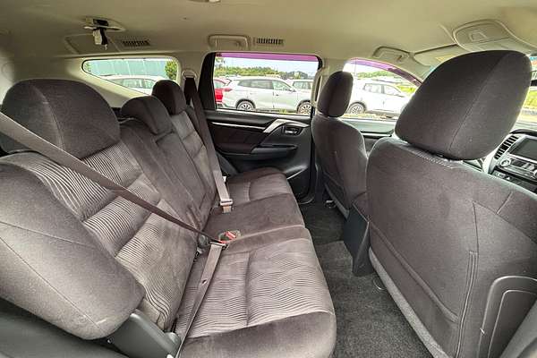 2017 Mitsubishi Pajero Sport GLX QE