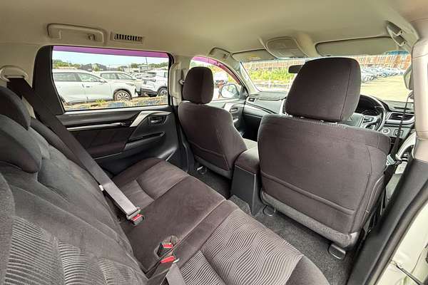 2017 Mitsubishi Pajero Sport GLX QE