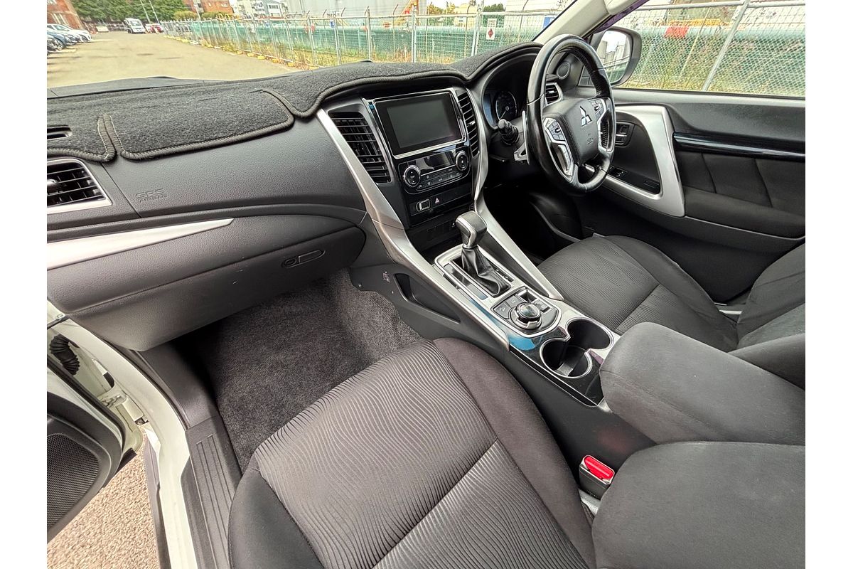 2017 Mitsubishi Pajero Sport GLX QE