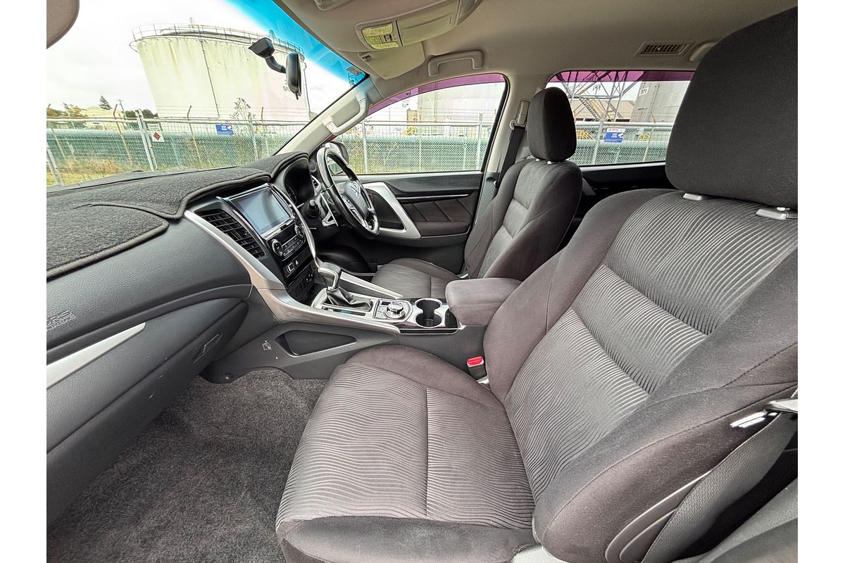 2017 Mitsubishi Pajero Sport GLX QE