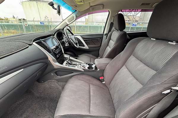 2017 Mitsubishi Pajero Sport GLX QE