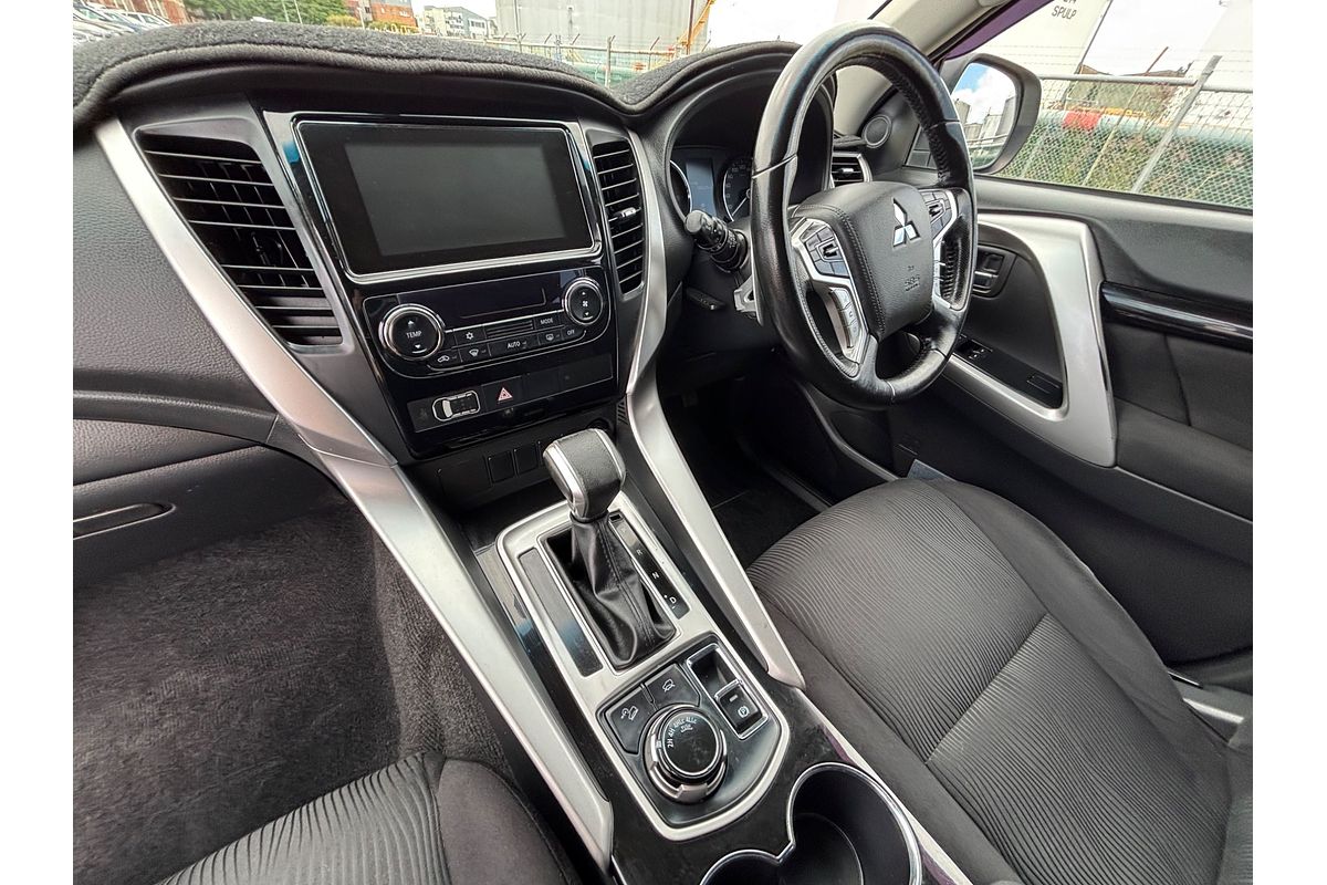 2017 Mitsubishi Pajero Sport GLX QE