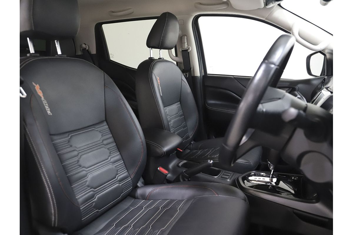 Nissan NAVARA 4X4 2.3 DSL AUTO DC P4X