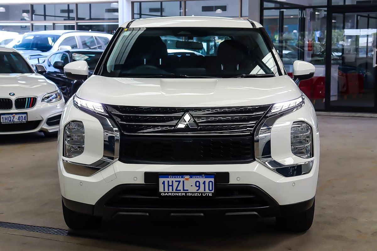 2023 Mitsubishi Outlander ES ZM