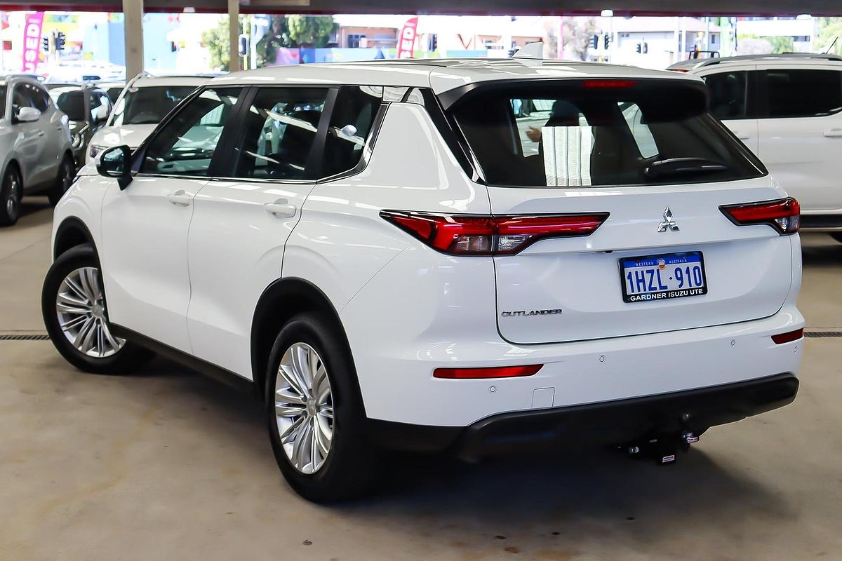 2023 Mitsubishi Outlander ES ZM