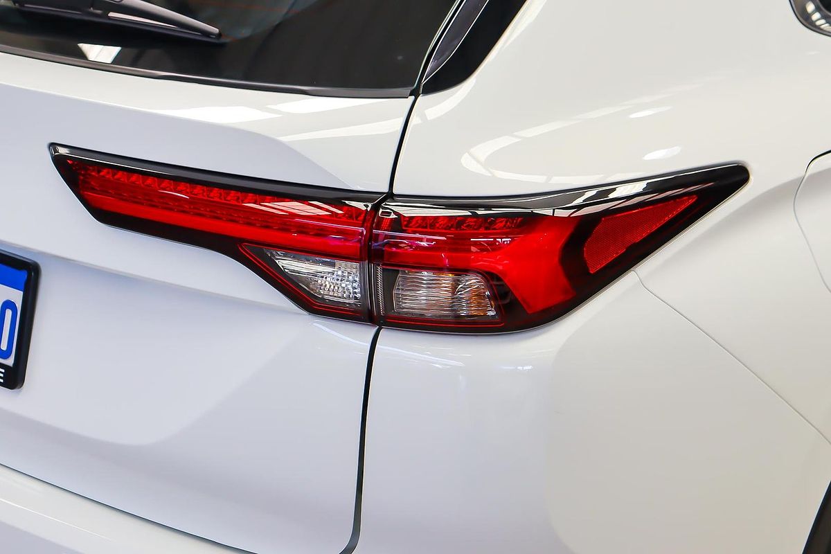 2023 Mitsubishi Outlander ES ZM