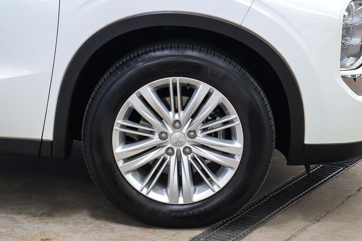 2023 Mitsubishi Outlander ES ZM