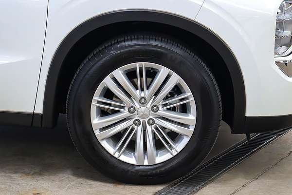 2023 Mitsubishi Outlander ES ZM