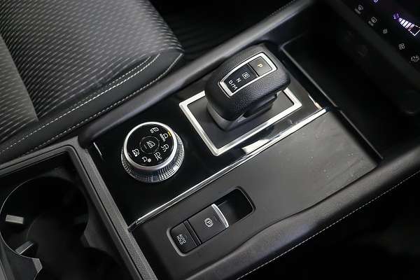 2023 Mitsubishi Outlander ES ZM