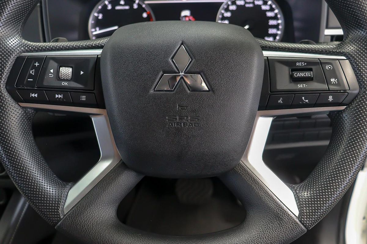 2023 Mitsubishi Outlander ES ZM