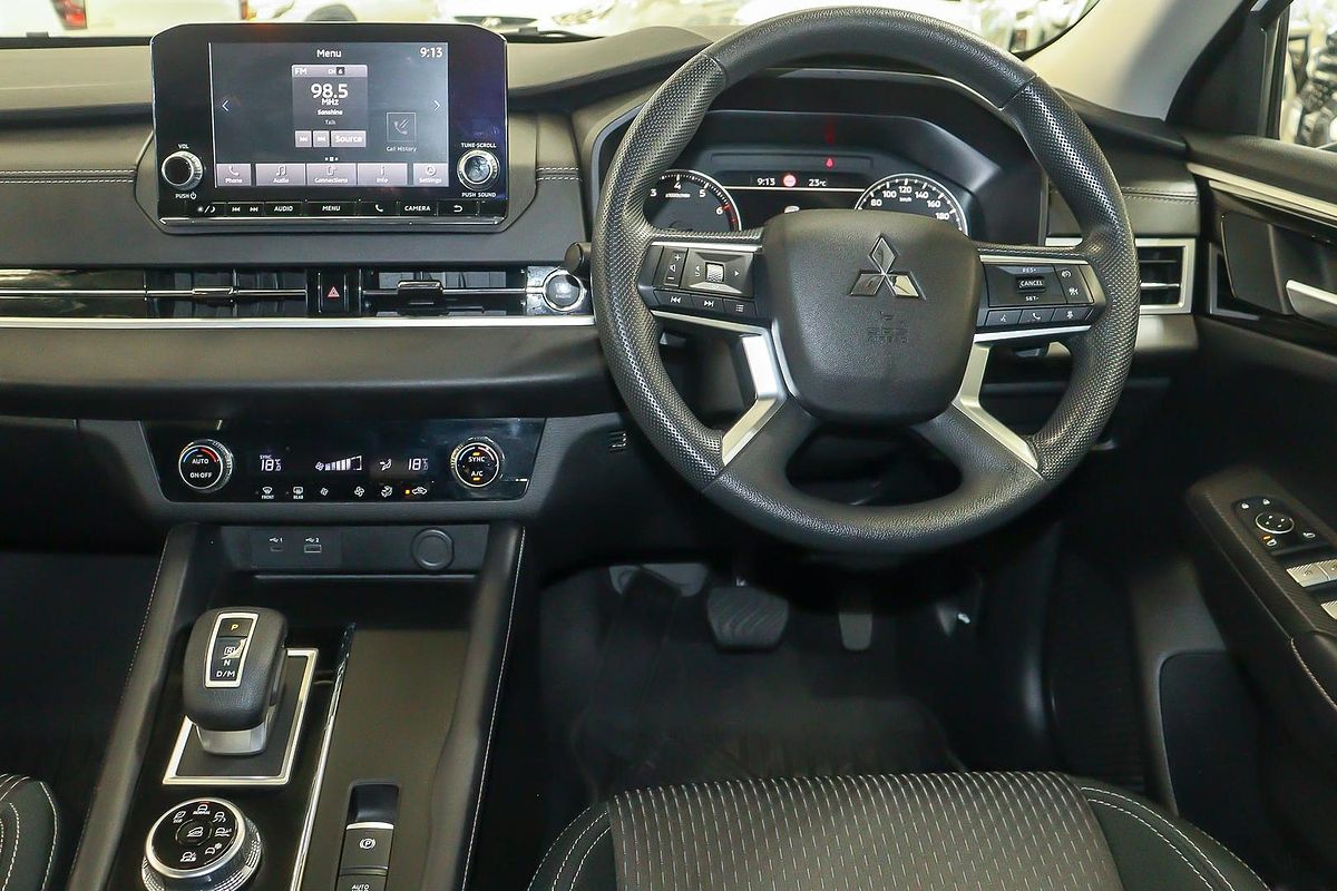 2023 Mitsubishi Outlander ES ZM