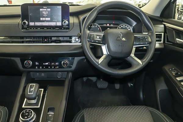 2023 Mitsubishi Outlander ES ZM