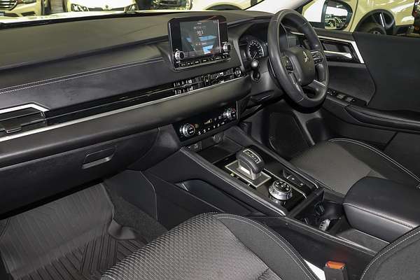 2023 Mitsubishi Outlander ES ZM