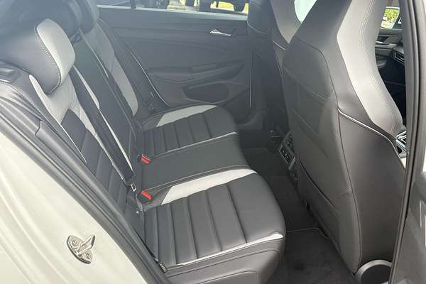 2025 Volkswagen Golf 110TSI R-Line 8.5