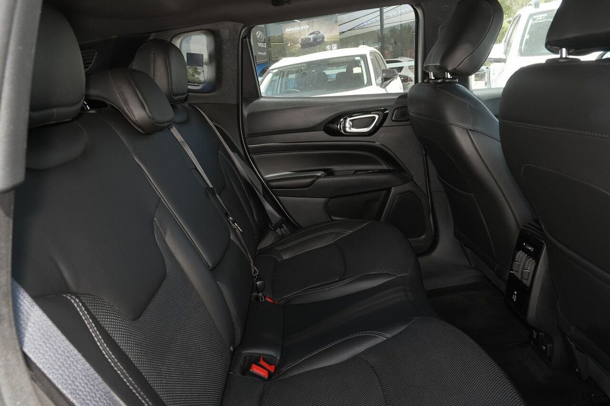 2023 Jeep Compass S-Limited M6