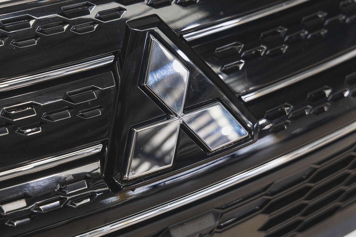 2023 Mitsubishi Outlander ES ZM