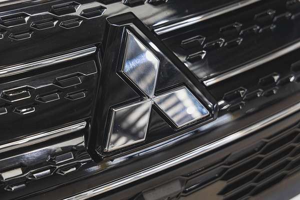 2023 Mitsubishi Outlander ES ZM