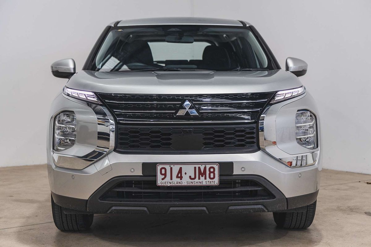 2023 Mitsubishi Outlander ES ZM