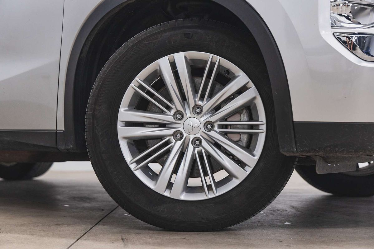 2023 Mitsubishi Outlander ES ZM