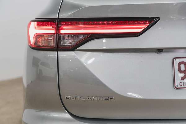 2023 Mitsubishi Outlander ES ZM